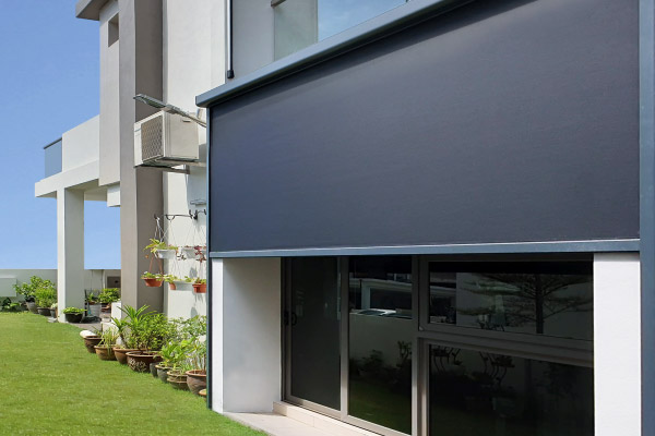 Smart-Curtain-Zipguide-Outdoor-Blind-Side-Door-Installation-02