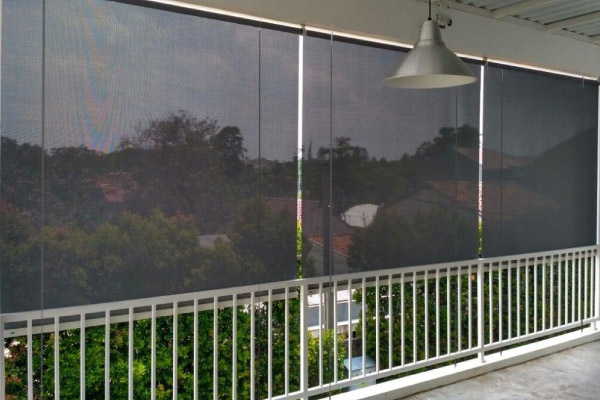 Smart-Curtain-Outdoor-Roller-Blind-Balcony-Installation-01